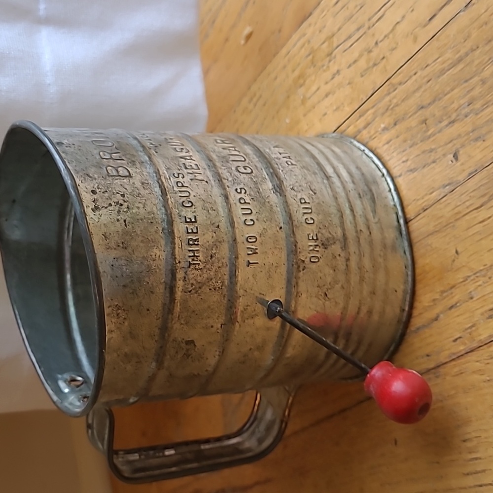 Vintage Bromwells measuring sifter